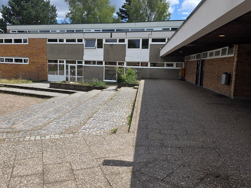 Schulhof 1